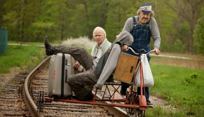  Stoletý stařík, který vylezl z okna a zmizel